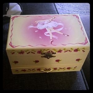Little girls jewelry box